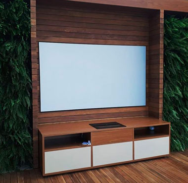 Instalação de painel de madeira