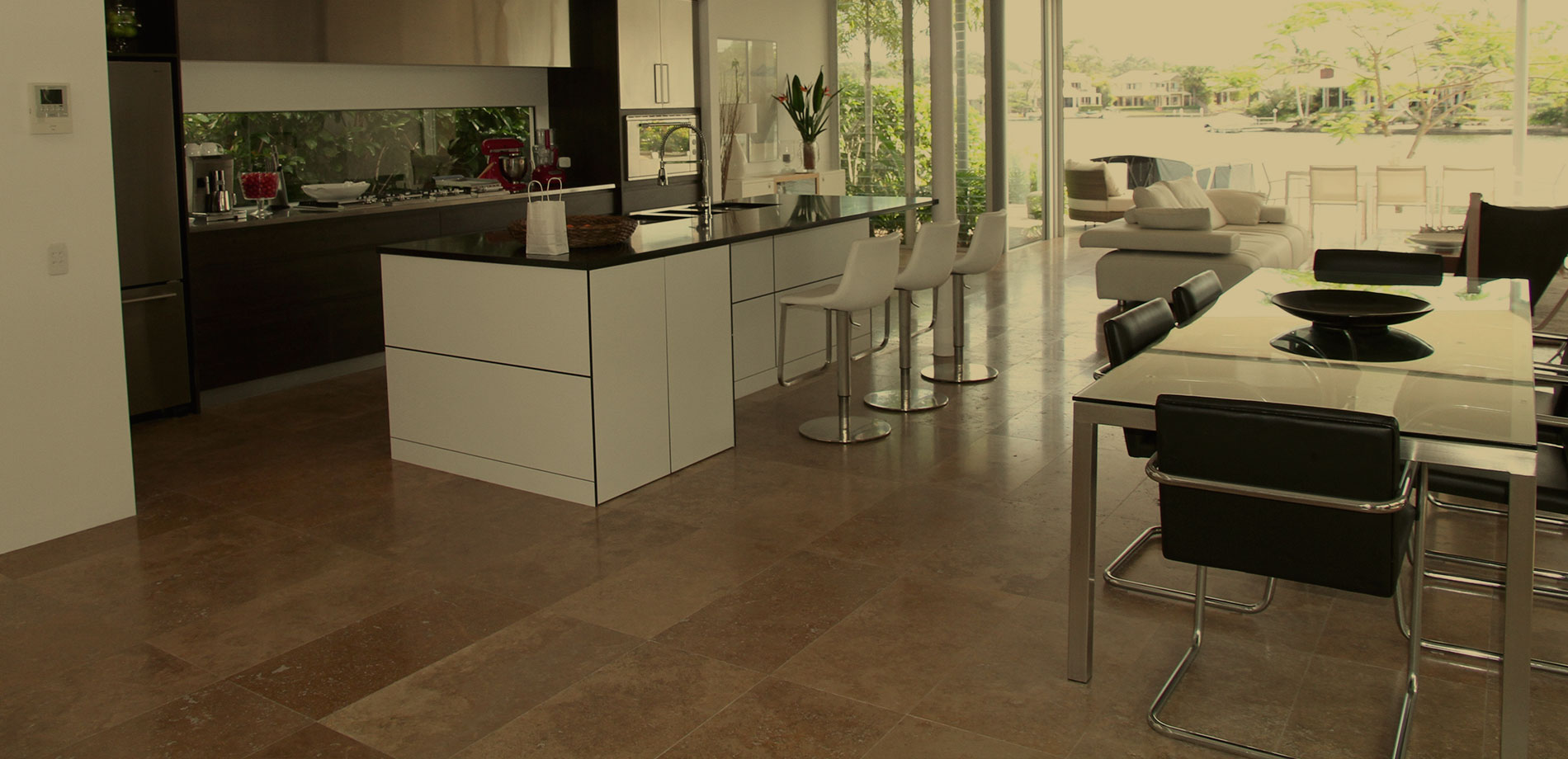 Serviço de instalação, restauração e venda de pisos